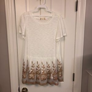 White shirt sleeved shirt w/ floral chiffon peplum